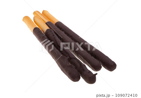 grissini in chocolate isolated 109072410