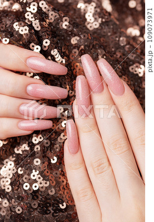 Female hands with beautiful manicure 109073971