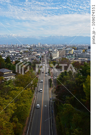 呉羽山丘陵フットパスから見た富山市街地 109074551