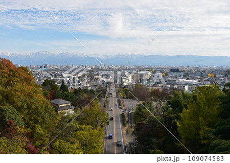呉羽山丘陵フットパスから見た富山市街地 呉羽山丘陵フットパスから見た富山市街地 109074583