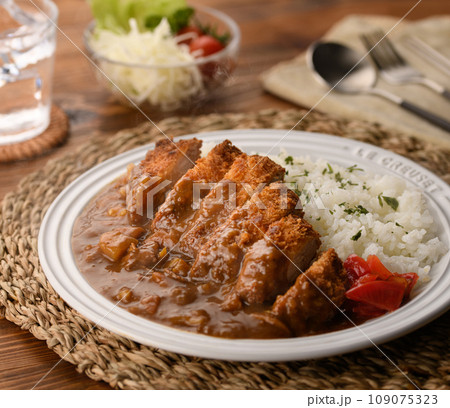 みんな大好き カツカレー みんな大好き カツカレー 109075323