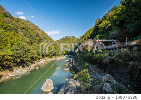 京都の景勝地保津峡 109076580