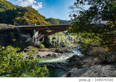 京都の景勝地保津峡 京都の景勝地保津峡 109076588