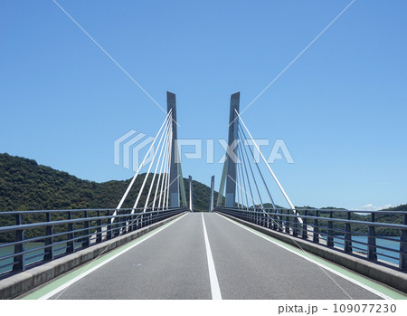 日生湾に架かる備前日生大橋（岡山県備前市） 109077230