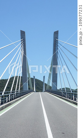 日生湾に架かる備前日生大橋(岡山県備前市) 日生湾に架かる備前日生大橋(岡山県備前市) 109077231