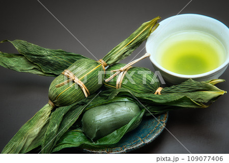 戦国時代に携行保存食として用いられたと伝えられている笹だんご 109077406