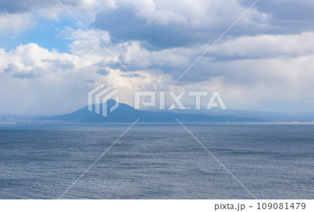 対岸から見る大山(鳥取県)の絶景 対岸から見る大山(鳥取県)の絶景 109081479