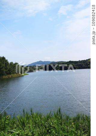 自然豊かな薩摩湖の景色 自然豊かな薩摩湖の景色 109082418