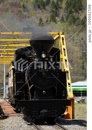 橋を渡る北海道遺産森林鉄道蒸気機関車雨宮21号 橋を渡る北海道遺産森林鉄道蒸気機関車雨宮21号 109082506