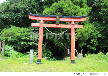 黒川洞穴にある黒川神社の鳥居 109082683