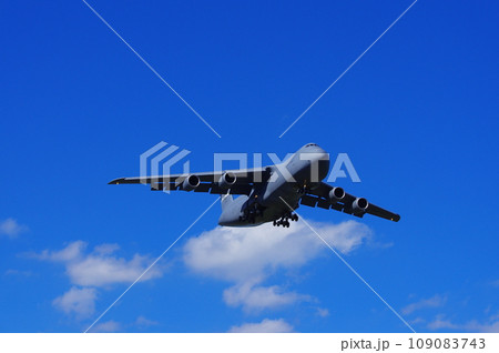 横田基地に着陸するC-5Mギャラクシー 109083743