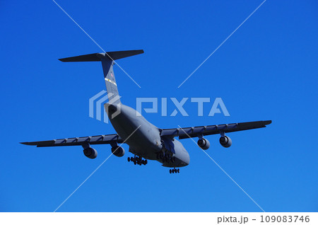 横田基地に着陸するC-5Mギャラクシー 109083746