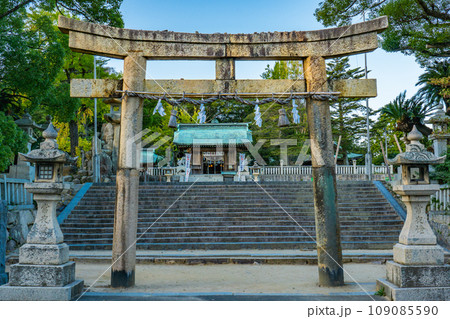 山口県下関市長府の忌宮神社 南鳥居 山口県下関市長府の忌宮神社 南鳥居 109085590
