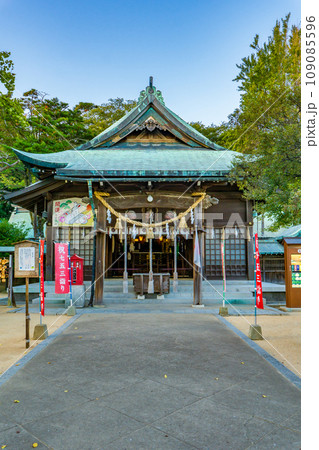 山口県下関市長府の忌宮神社　拝殿 109085596