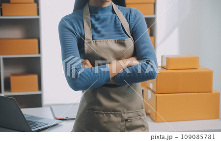 Business woman start up small business entrepreneur SME success .freelance woman working at home with Online Parcel delivery. SME and packaging deliveryconcept Business woman start up small business entrepreneur SME success .freelance woman working at home with Online Parcel delivery. SME and packaging deliveryconcept 109085781