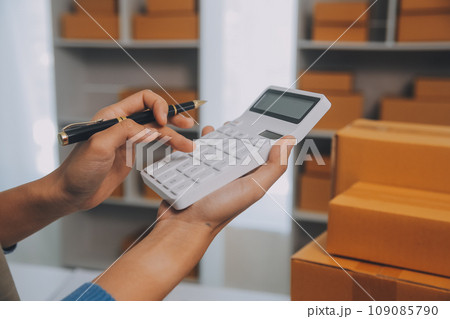 Business woman start up small business entrepreneur SME success .freelance woman working at home with Online Parcel delivery. SME and packaging deliveryconcept 109085790