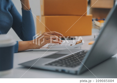 Business woman start up small business entrepreneur SME success .freelance woman working at home with Online Parcel delivery. SME and packaging deliveryconcept 109085884