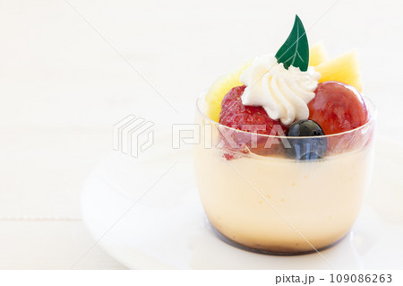 美味しいフルーツプリン 109086263