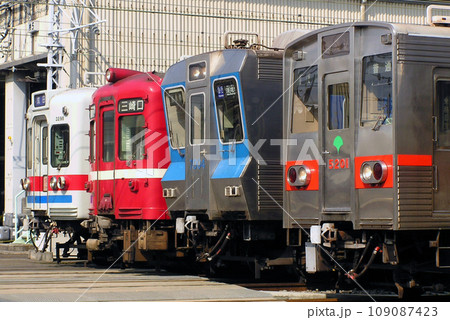 京成線・京急線・北総線・都営浅草線の旧型車両4車種並び（2006年）の