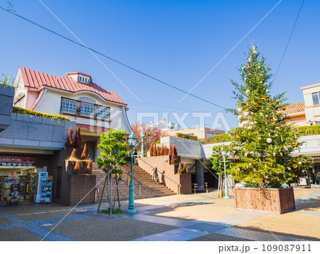 田園調布駅前と旧駅舎 田園調布駅前と旧駅舎 109087911