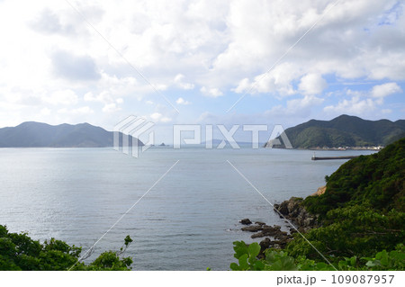 長崎県五島市布浦付近の風景 109087957
