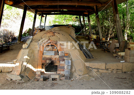 ル 陶の郷 丹波焼 立杭焼 登り窯 (平成窯) ル 陶の郷 丹波焼 立杭焼 登り窯 (平成窯) 109088282