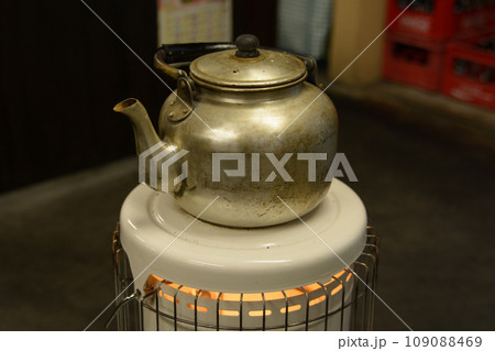 レトロなストーブと焼かん レトロなストーブと焼かん 109088469