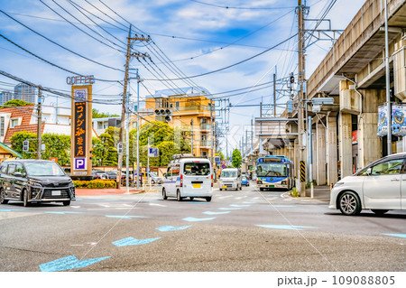 川崎市の都市風景　武蔵中原駅 109088805
