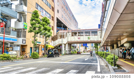 川崎市の都市風景　武蔵中原駅 109088808