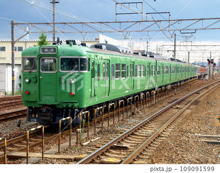 113系700番台　京都地域色　ピーマン色　向日町 109091599