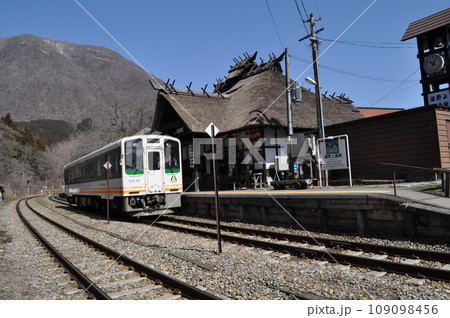 会津鉄道　湯野上温泉駅 109098456