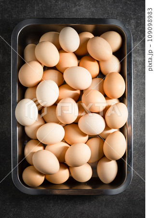 eggs in a box 109098983