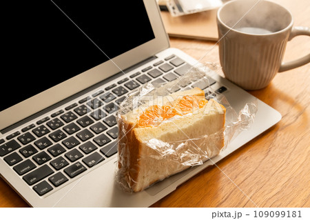 フルーツサンドとコーヒー オフィス フルーツサンドとコーヒー オフィス 109099181