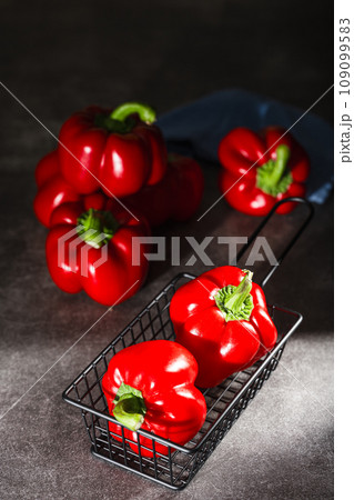 red peppers in wooden box 109099583