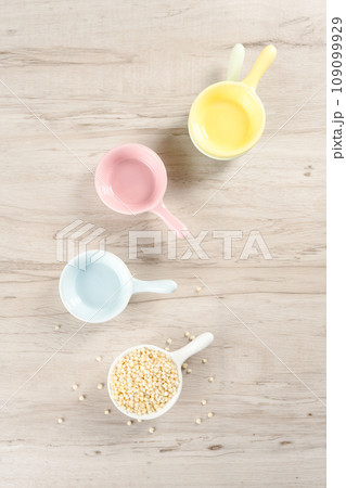 Sorghum rice in bowl Sorghum rice in bowl 109099929