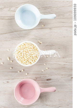 Sorghum rice in bowl 109099930