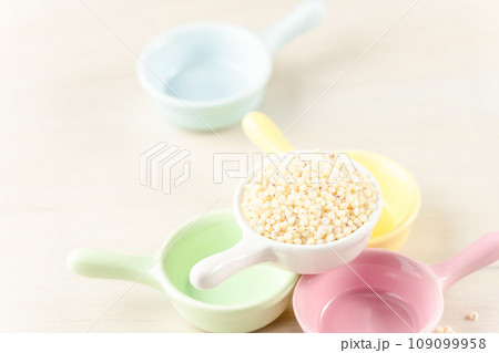 Sorghum rice in bowl 109099958