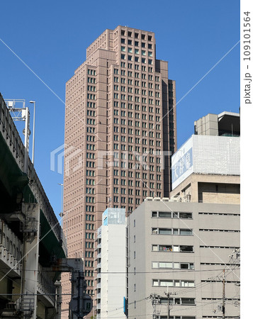 明治安田生命大阪梅田ビル（写真中央。大阪市北区。大阪信用保証協会本店、椿本興業本社など） 109101564