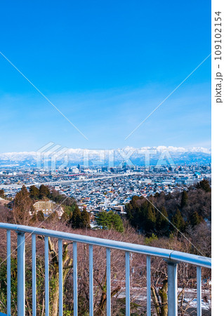 呉羽山公園から富山市街と立山連峰の眺め（冬） 109102154