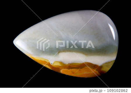 インペリアル・ジャスパー 風景を宿す石 109102862