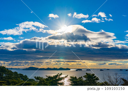 日本三景　松島　双観山から眺める松島湾　初日の出（宮城県松島町） 109103150