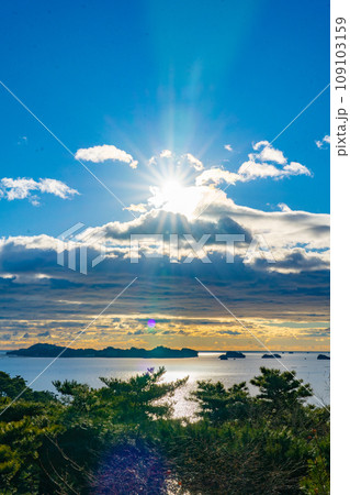 日本三景 松島 双観山から眺める松島湾 初日の出(宮城県松島町) 日本三景 松島 双観山から眺める松島湾 初日の出(宮城県松島町) 109103159