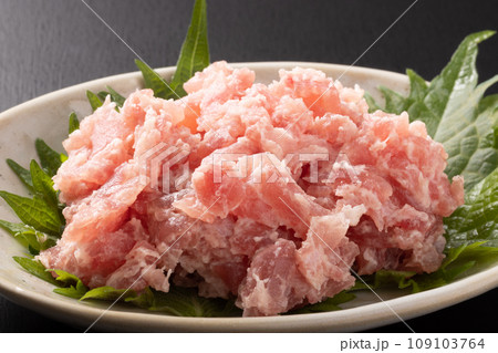 本マグロ入り粗挽きマグロたたき 本マグロ入り粗挽きマグロたたき 109103764