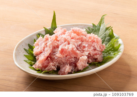 本マグロ入り粗挽きマグロたたき 本マグロ入り粗挽きマグロたたき 109103769