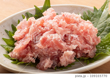 本マグロ入り粗挽きマグロたたき 109103770