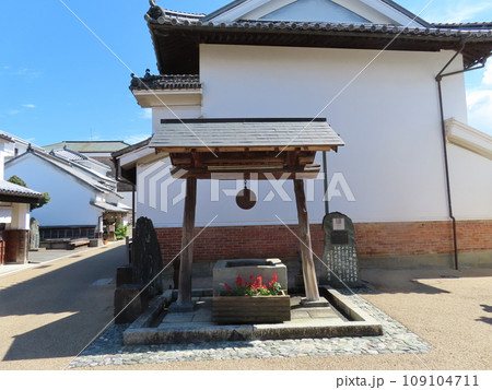 美馬市うだつの町並み、脇城 の城下町、藍の集散地として栄えた商家町、つるべ式共同井戸 美馬市うだつの町並み、脇城 の城下町、藍の集散地として栄えた商家町、つるべ式共同井戸 109104711