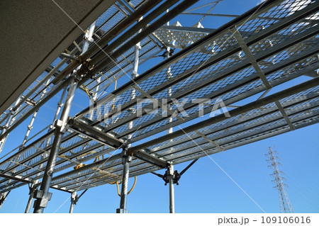 マンションの大規模修繕工事現場 109106016