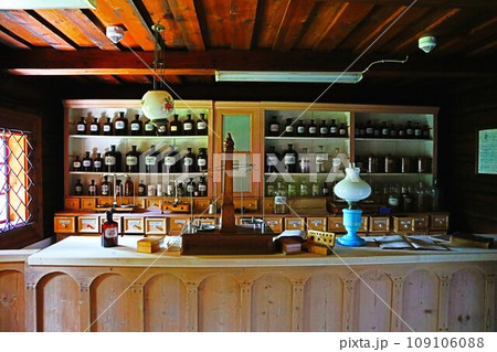 ポーランド、フンダチャナロドワ・スカンセンの薬局 ポーランド、フンダチャナロドワ・スカンセンの薬局 109106088