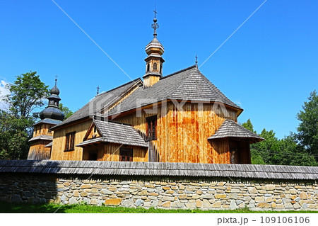 ポーランド、フンダチャナロドワ・スカンセンの木造教会 109106106