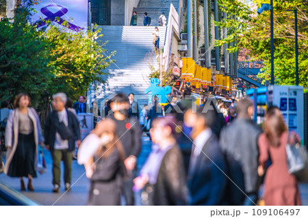 日本の東京都市景観 11月・10週連続減↓…換気万全、賑わう渋谷駅前の渋谷横丁＝22日 109106497